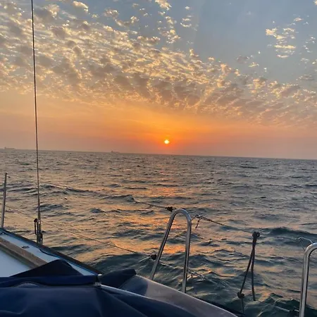 보트호텔 Amazing Experiences- Sunset And *